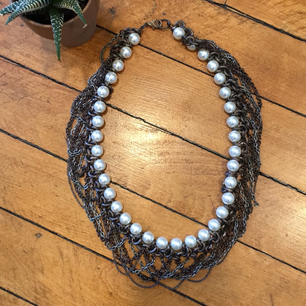 Pearl and metal necklace